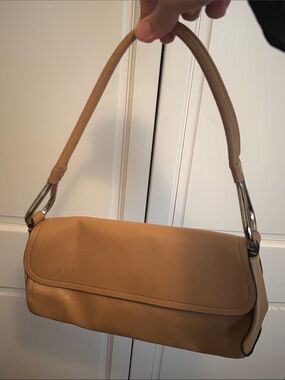Classic Tan Shoulder Bag – Stylish Women's Handbag